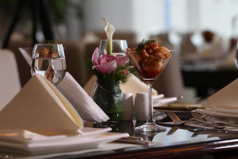Zara Continental Hotel Khobar Bagian luar foto