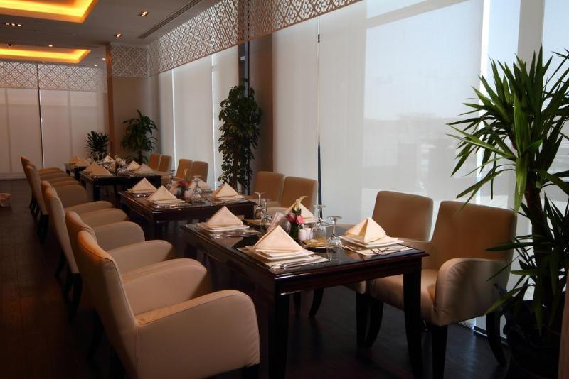 Zara Continental Hotel Khobar Bagian luar foto