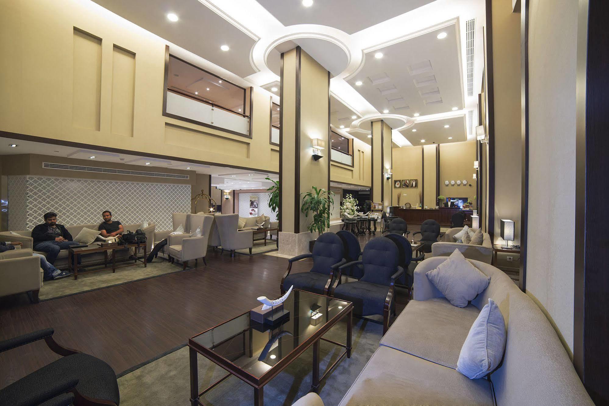 Zara Continental Hotel Khobar Bagian luar foto