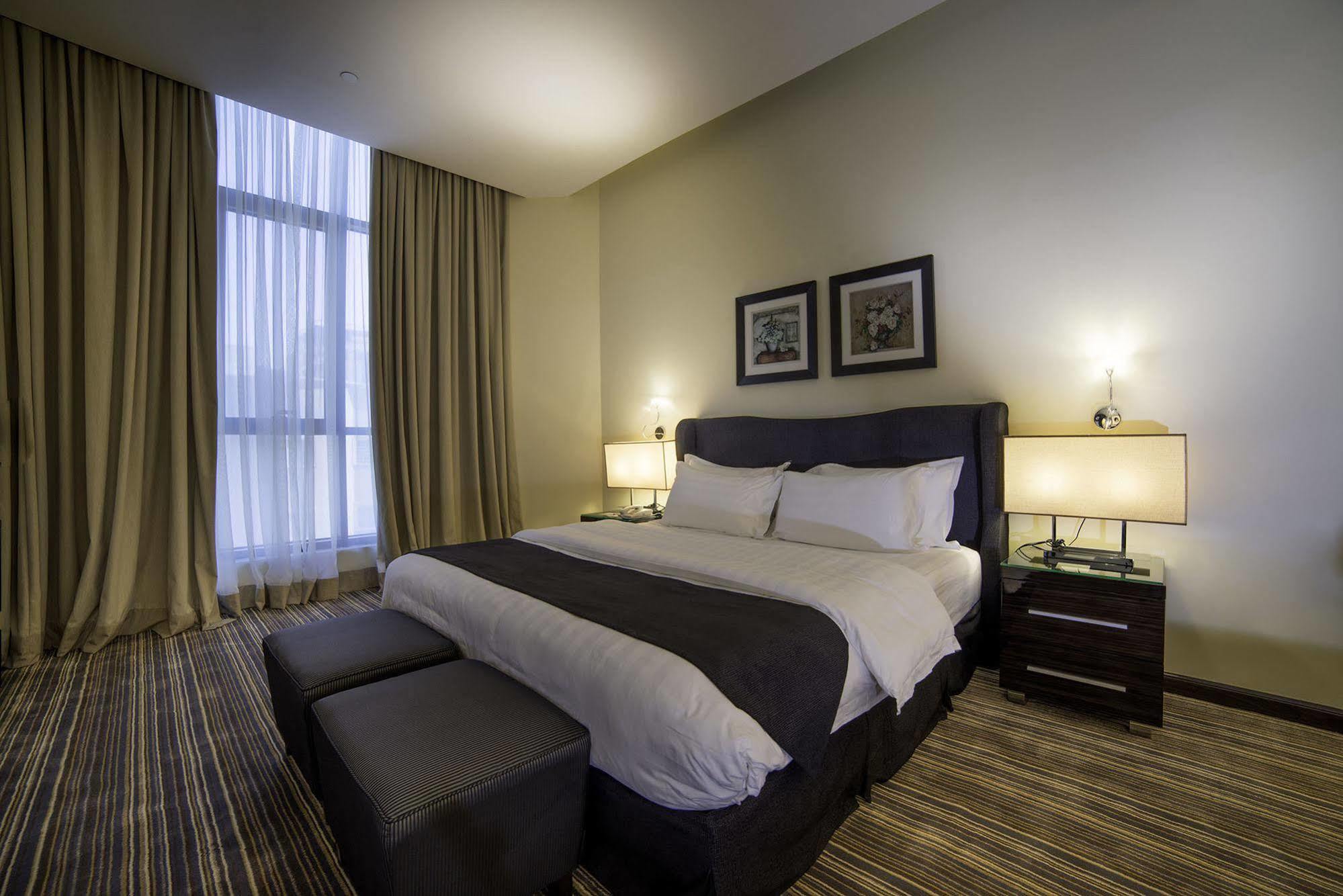 Zara Continental Hotel Khobar Bagian luar foto